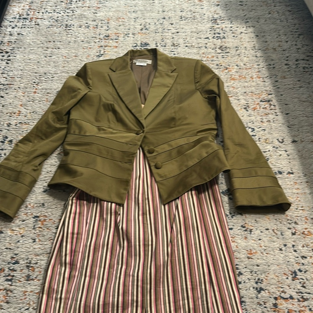 Kay Unger women’s suit size 10
Pencil skirt